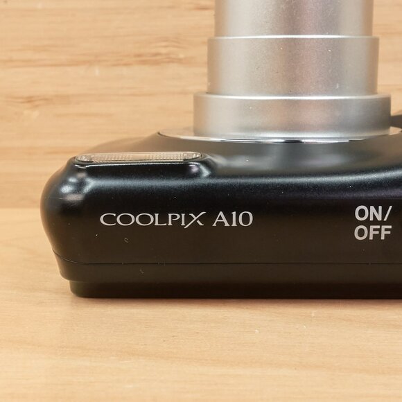 Nikon Coolpix A10 / 16.1MP Digital Camera / 5x Zoom / Ready to Use - Picture 6 of 8